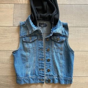Denim sleeveless jacket